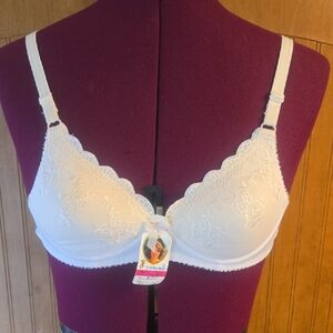 077 YIERlMEI Padded Elegant White Lace Bra